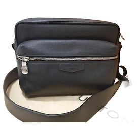 Borsa a tracolla Louis Vuitton Outdoor Messenger Taiga nera Nero