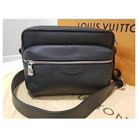 Louis Vuitton-Louis Vuitton Outdoor Messenger Sac à bandoulière Taiga noir-Noir