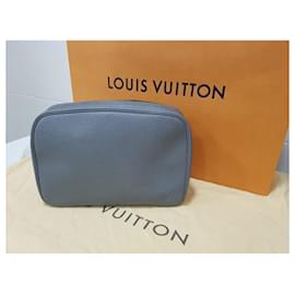 Louis Vuitton-Louis Vuitton Glacier Taiga Pochette de toilette en cuir GM-Gris