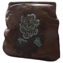 Miss June Pochette cuir,brodée perles. Camel