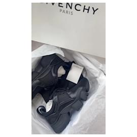 Givenchy-Mandíbula-Negro