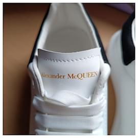 Alexander Mcqueen-Übergroße Sneakers – Alexander Mcqueen – Weiß-Leder-Weiß