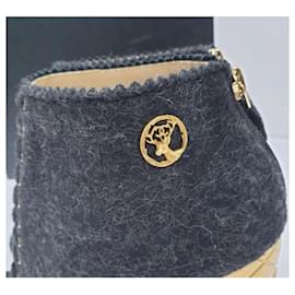 Chanel-CHANEL Paris-Salzburg graue, gesteppte Wollstiefel mit goldenem Absatz-Anthrazitgrau