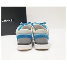 Chanel-Baskets à lacets avec logo CC réfléchissant en daim turquoise Chanel-Bleu