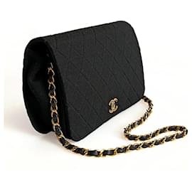 Chanel-Chanel Matelassè Umhängetasche mit einer Klappe aus schwarzer Baumwolle-Schwarz