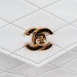 Chanel-Bolso Chanel acolchado de piel de cordero con solapa única-Blanco