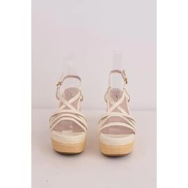Miu Miu-Sapatos de sandália de couro-Branco