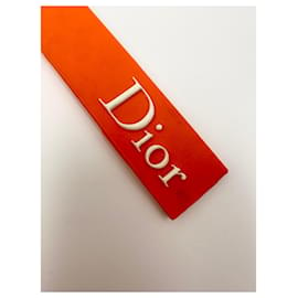 Dior-DIOR „Remove Before Flight“-Gummiaccessoire-Weiß,Orange