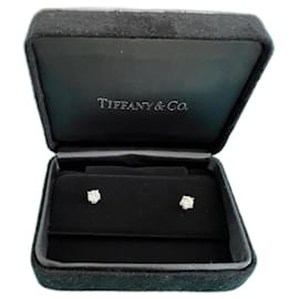 Tiffany & Co-Brincos de diamante solitário da Tiffany & Co-Branco