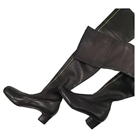 Chanel-CHANEL Overknee-Stiefel aus schwarzem Leder mit Reißverschluss vorne-Schwarz