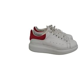 Mcqueen hotsell basket blanche