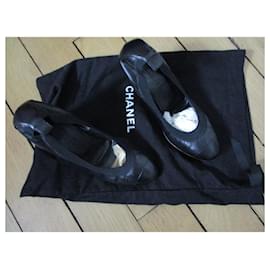 Chanel-Zapatos de tacón de cuero negros, Pointure 37.-Negro