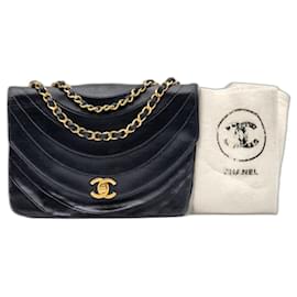 Chanel-Bolso de hombro con solapa redonda acolchado con cinta Chanel-Negro