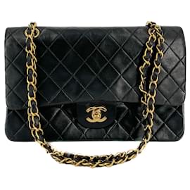 Chanel-Bolsa clássica com aba e corrente em couro preto médio-Preto