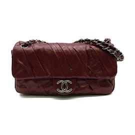 Chanel-Bolsa com aba média torcida vitrificada CC-Vermelho