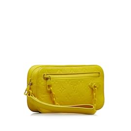 Louis Vuitton-Bolsa Clutch Louis Vuitton Monograma Taurillon Pochette Volga Amarela-Amarelo
