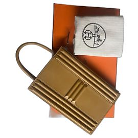 Hermès Bolsa Hermes Kelly com corrente Dourado