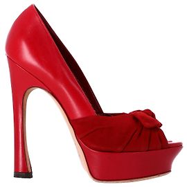 Yves Saint Laurent Palais 105 Bow Pumps in Red Leather Red