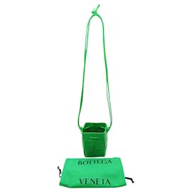 Bottega Veneta-Bottega Veneta Mini Cassette Beuteltasche aus grünem Leder-Grün