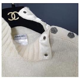 Chanel-Suéter Chanel Lã Marfim Camélia Botões-Bege