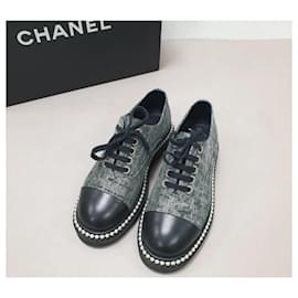 Chanel-Chanel 2017 Schnür-Sneaker mit Perlen-Anthrazitgrau