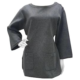 Chanel-Tops tipo suéter tipo túnica de lana gris de Chanel-Gris