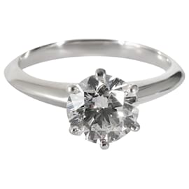 Tiffany & Co-TIFFANY & CO. Anello di fidanzamento con diamante solitario in platino H VVS1 1.34 ctw-Argento,Metallico