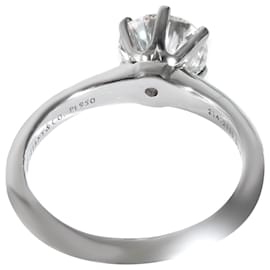 Tiffany & Co-TIFFANY & CO. Anello di fidanzamento con diamante solitario in platino H VVS1 1.34 ctw-Argento,Metallico