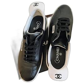 Chanel-Chanel black leather sneakers-Black,White