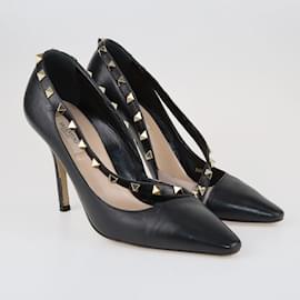 Valentino-De color negro/Zapatos de tacón con punta puntiaguda Rockstud en beige-Beige