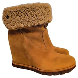 Stivali Ugg con zeppa Cammello