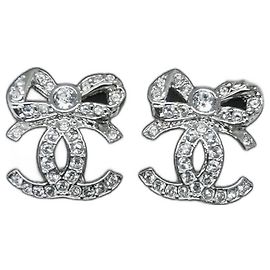 Nastro per orecchini Chanel con logo CC Argento