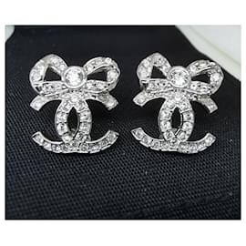 Chanel-Chanel earrings ribbon with CC logo-Silvery