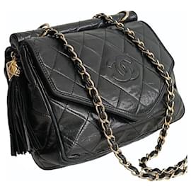 Chanel-Chanel camera shoulder bag with fringe in black matelassé leather-Black