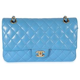 Chanel-Bolsa com aba forrada média acolchoada azul pele de cordeiro Chanel-Azul
