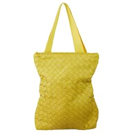 Bottega Veneta-Bolsa tiracolo amarela com aba de couro intrecciato-Amarelo