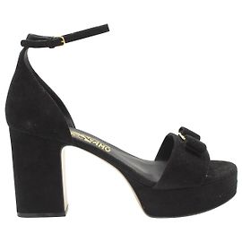 Salvatore Ferragamo Sandálias com plataforma embelezada Eclipse Bow em camurça preta Preto