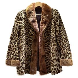 Autre Marque Genuine leopard fur coat with gold shearling collar Leopard print