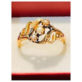 Autre Marque-Antiker Ring aus Roségold 18 Karat besetzt mit Perlen.-Golden