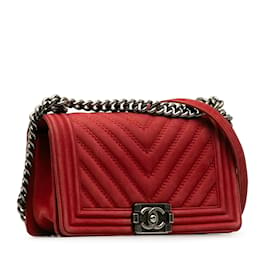 Chanel-Bolsa crossbody Chanel em camurça média vermelha Chevron Boy Flap-Vermelho