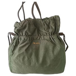 Bolsa de ombro Prada em nylon verde Verde