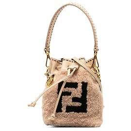 Borsa a secchiello Fendi Mini Mon Tresor in shearling rosa Rosa