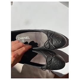 Chanel-Chanel CC Cap Toe Bow Quilted Ballet Flats in Black Leat-Black