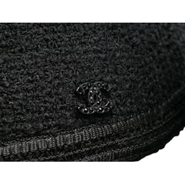 Chanel-Schwarze Chanel-Bouclé-Jacke mit asymmetrischem Kragen, Größe US S-Schwarz