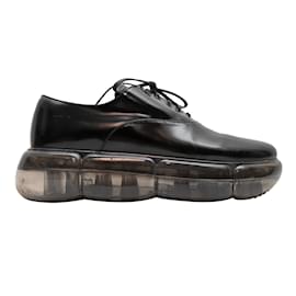 Prada-Zapatos Oxford negros con suela de burbuja de charol Prada 38.5-Negro