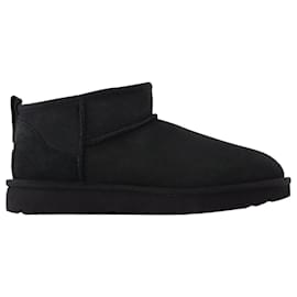 Ugg-Classic Ultra Women in Black Shearling-Black