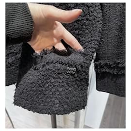 Chanel-Neue schwarze Tweed-Jacke mit CC Bag Charm-Schwarz