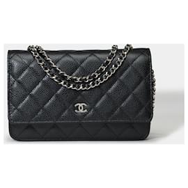 Chanel-Carteira CHANEL em bolsa com corrente em couro preto - 101620-Preto