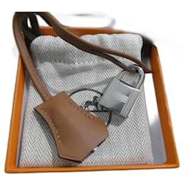 Hermès-clochette , nuova cerniera e lucchetto Hermès per la borsa per la polvere Hermès-Caramello