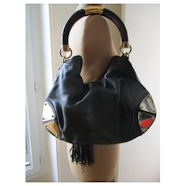 Gucci-Black leather Indy bag.-Black